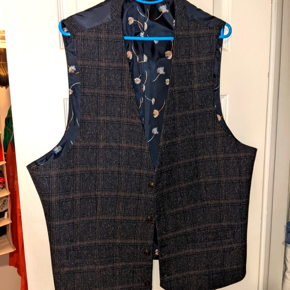 Simon's navy and brown vest size 44